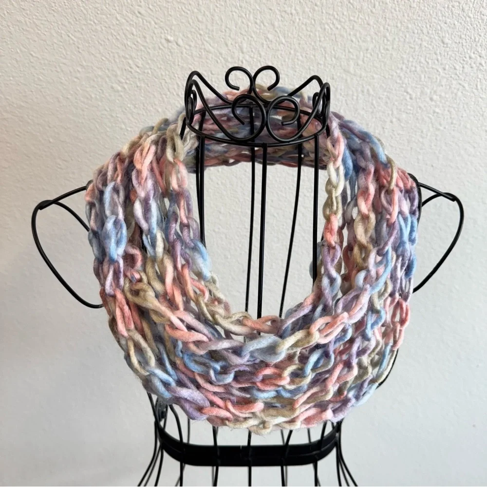 Chic Multicolor Knit Chain Scarf